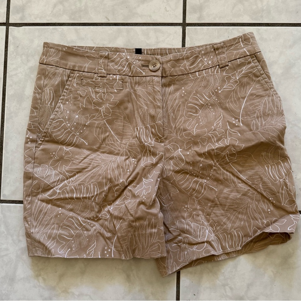 Jones New York Signature Petite Tan Leaf Print Shorts